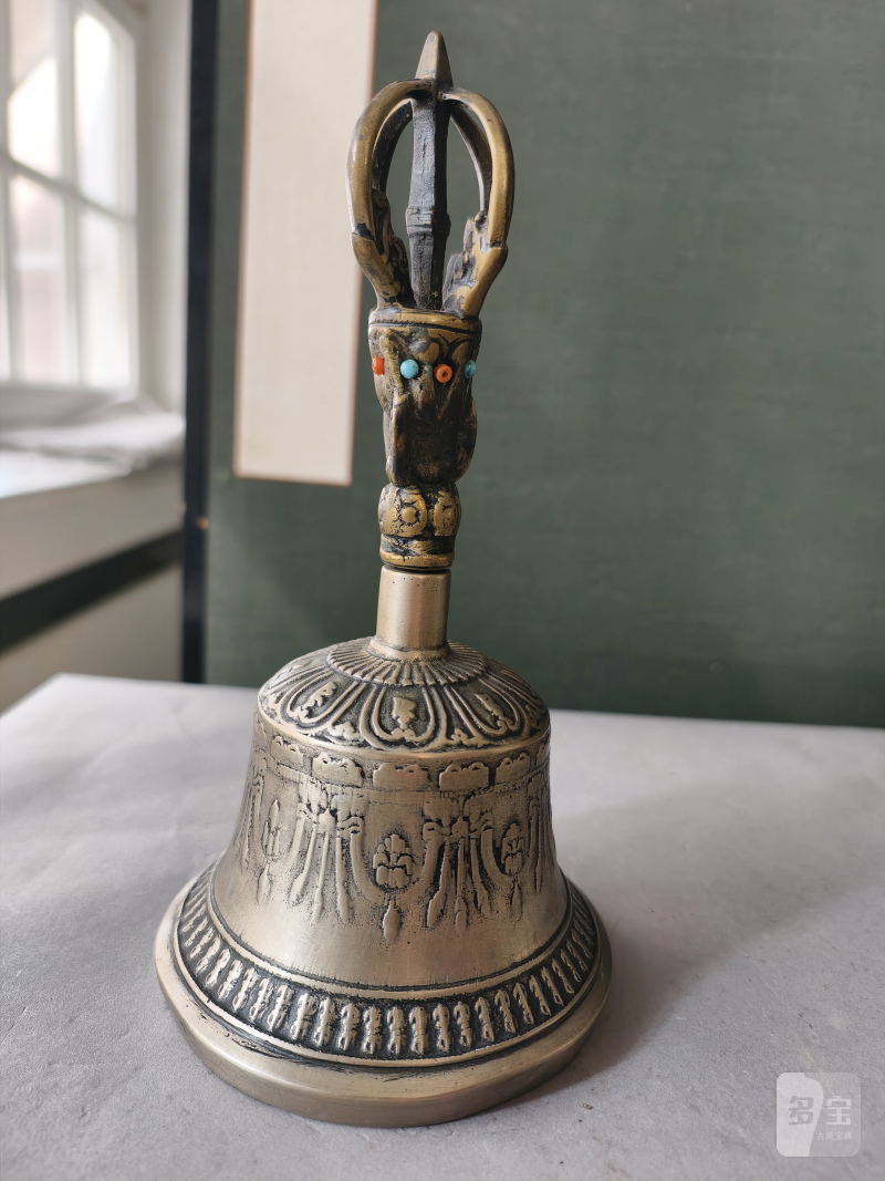 A metal bell (ghanta) and a phurbu - 图10